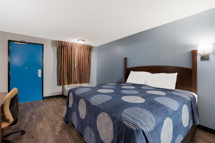 1 King Bed (6 of 19)