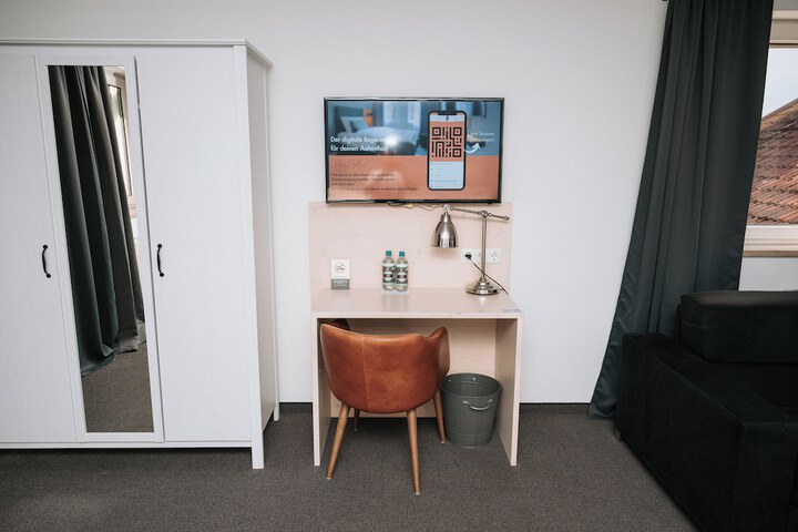Room 25 of 63