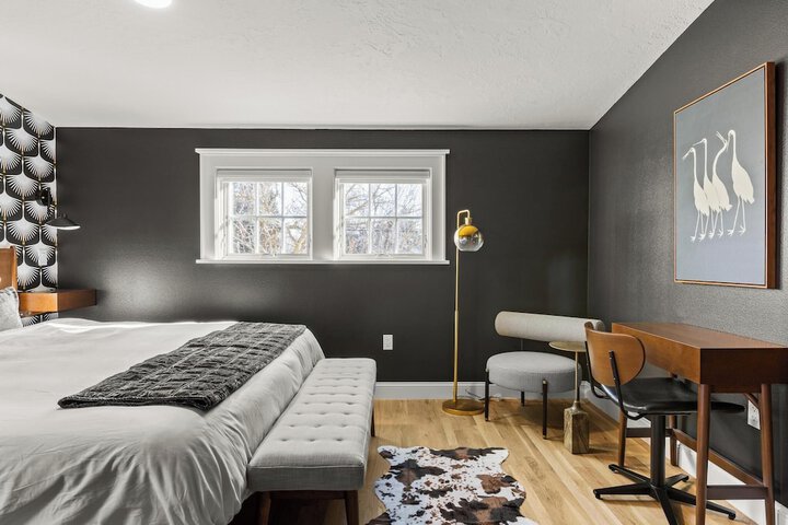 Room 28 of 65