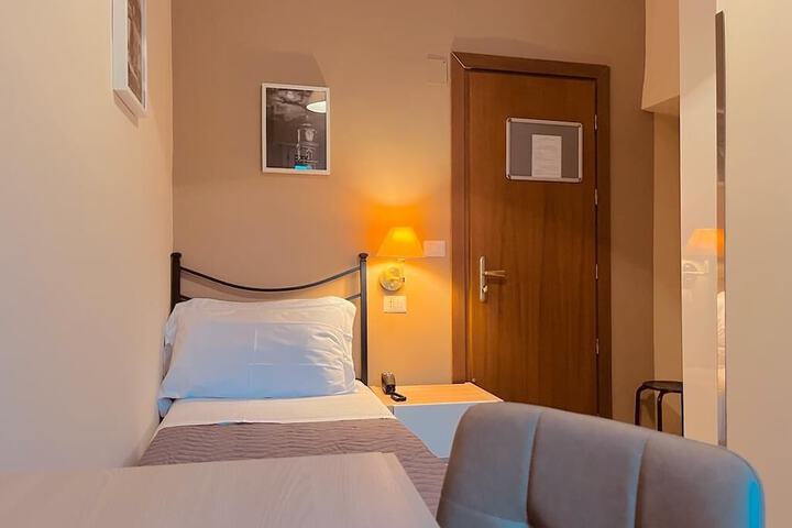 Room 13 of 87