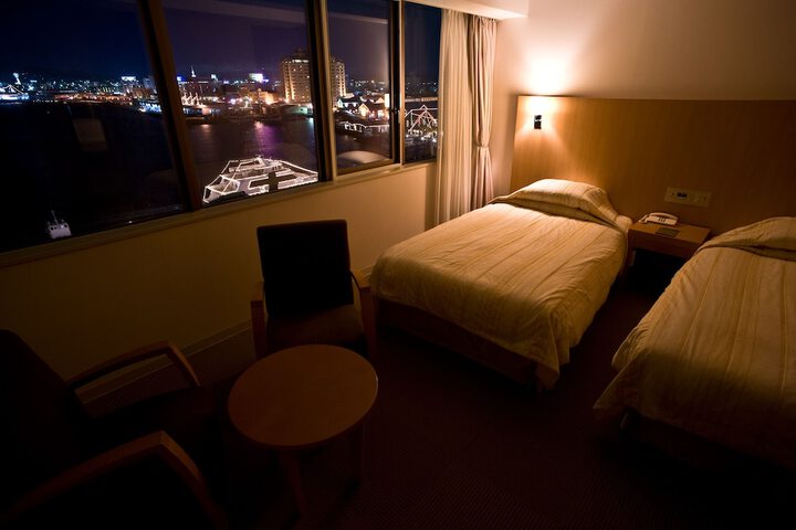Room 5 of 32