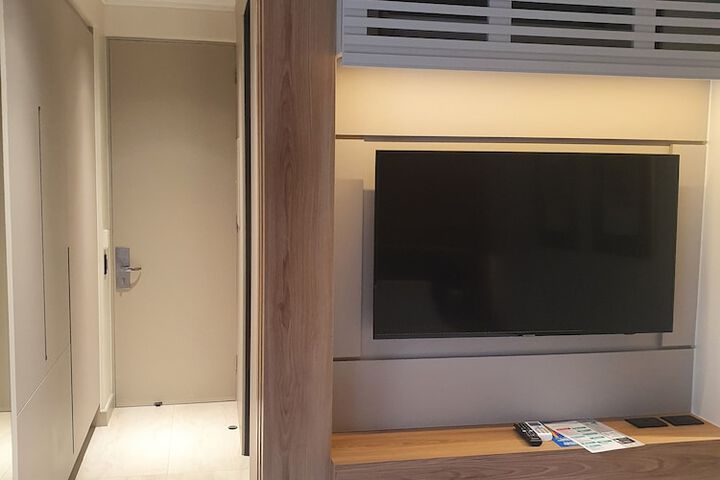 Room 4 of 64