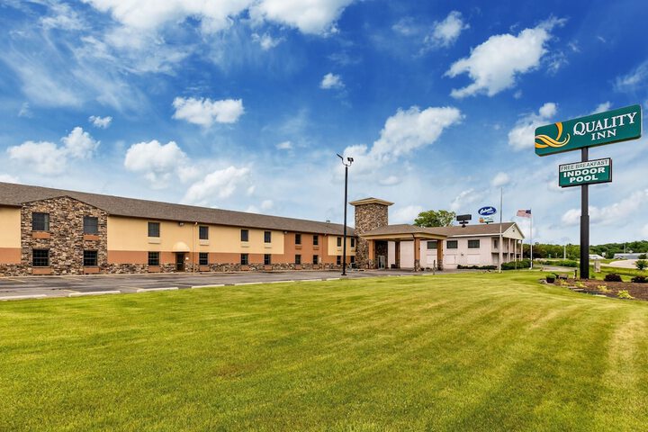 hotels around newton iowa