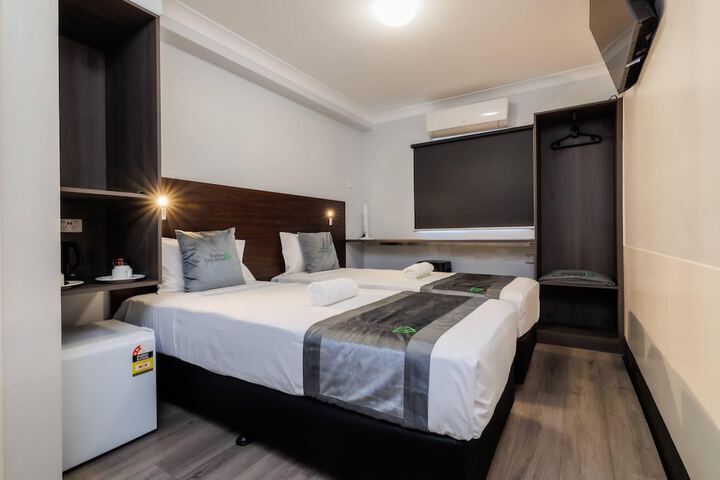 Room 12 of 19