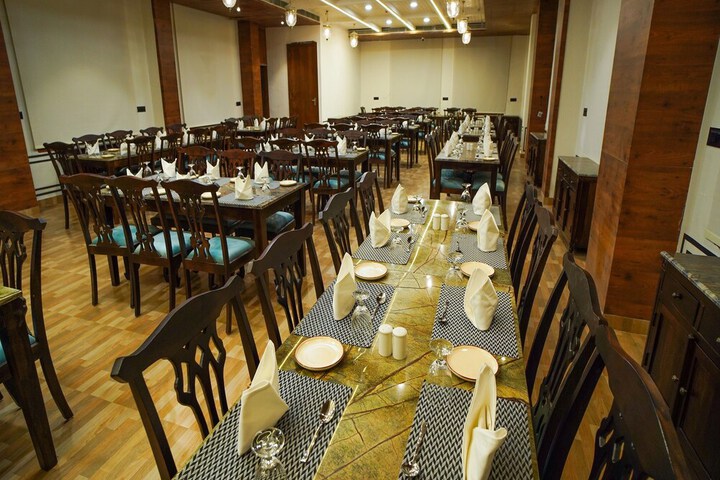Dining 42 of 47