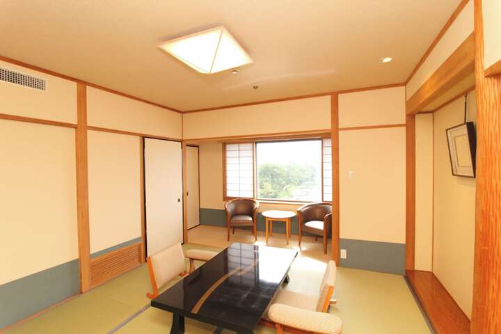 Room 22 of 126