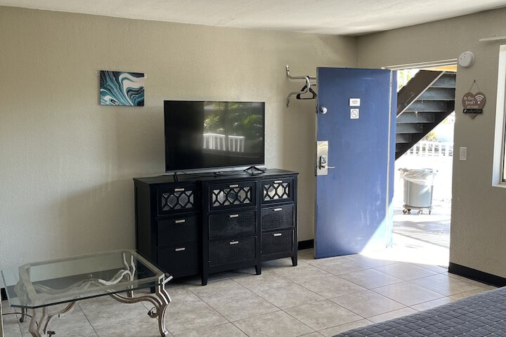 Room 9 of 34