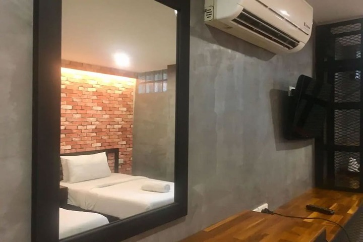 Room 33 of 50