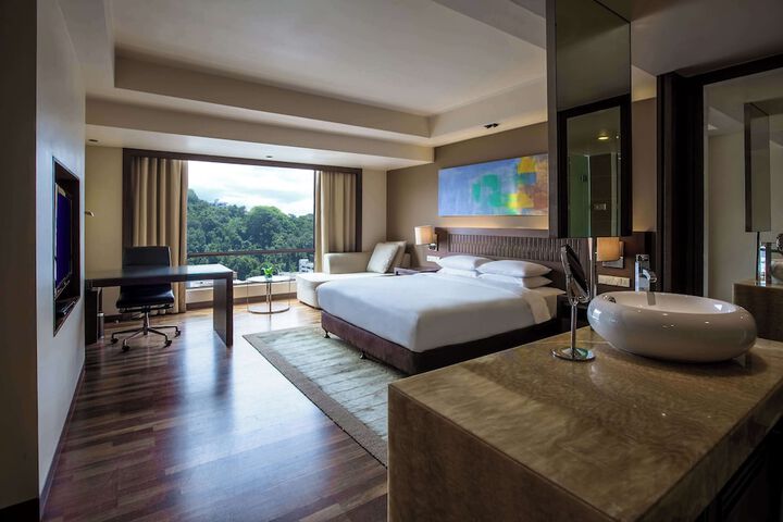 Room 25 of 100