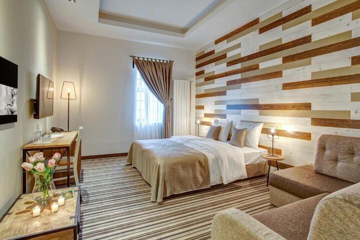 Room 2 of 17