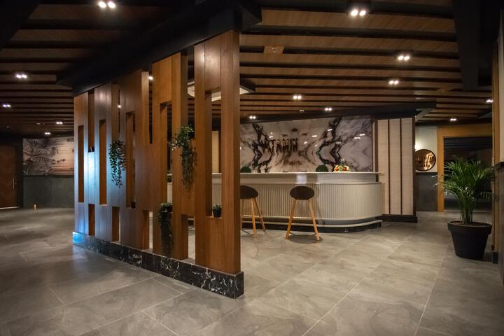 Lounge 16 of 115