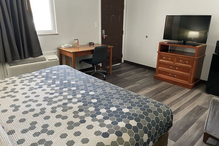 1 King Bed (12 of 13)
