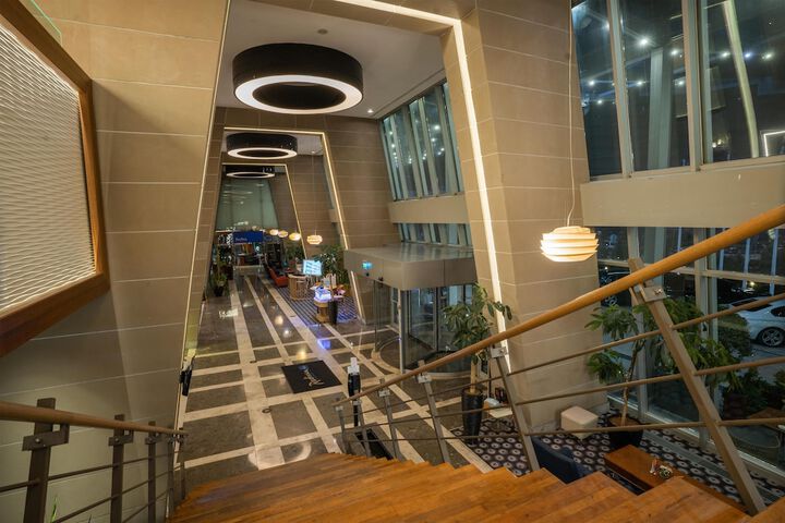 Entrance & Lobby