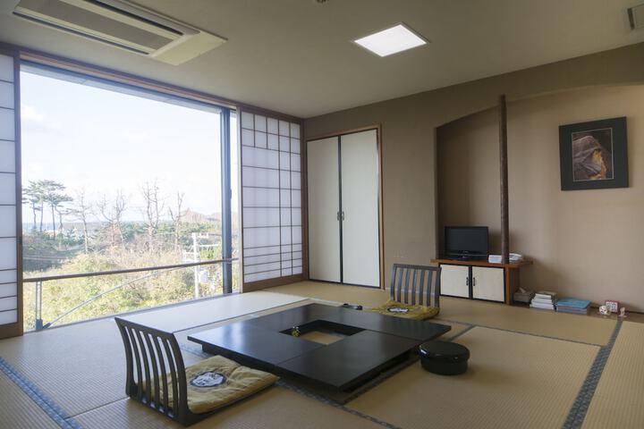 Room 4 of 23