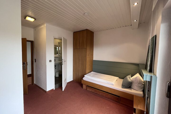 Room 30 of 69