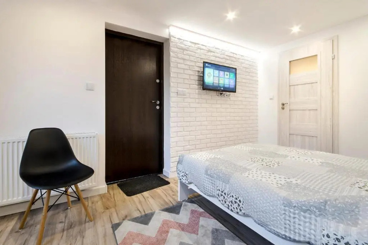 Room 2 of 2
