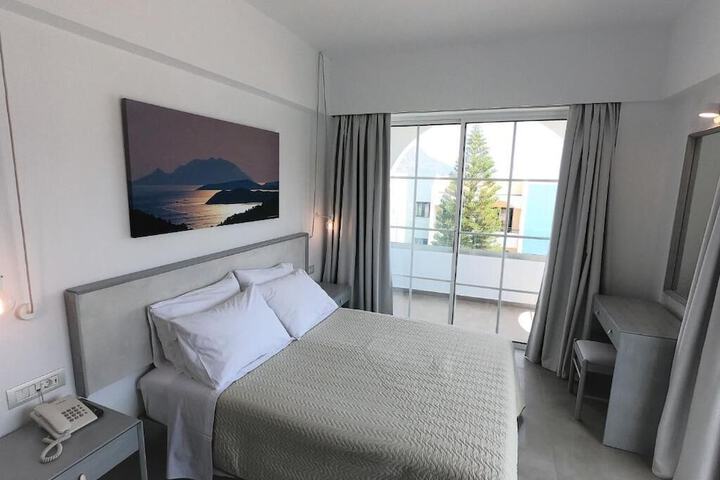 Room 6 of 20