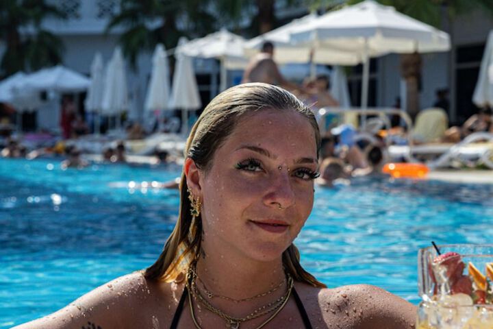 Pool 76 of 525