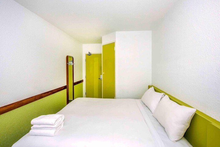 Room 16 of 35