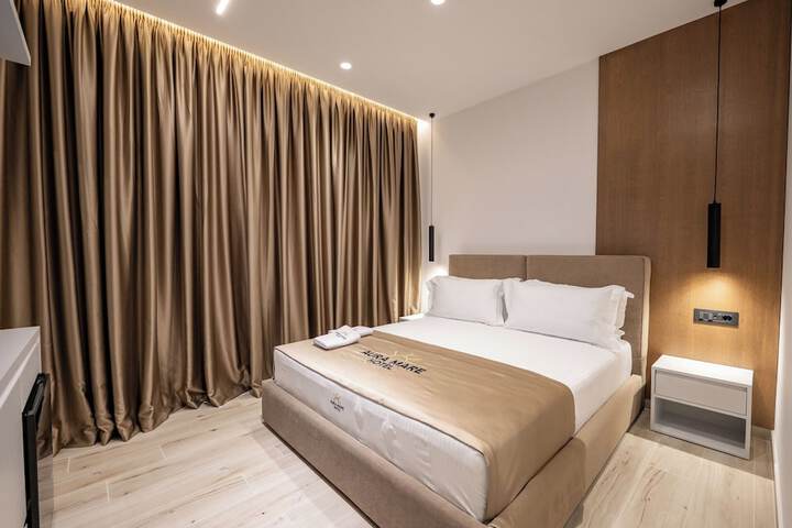 Room 35 of 244