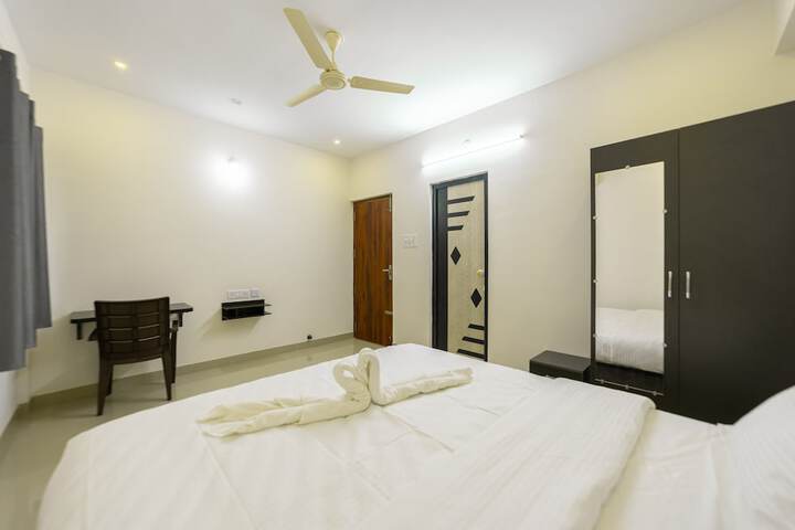Room 5 of 17