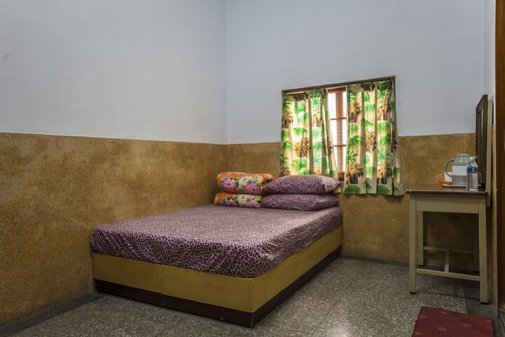 Room 4 of 10