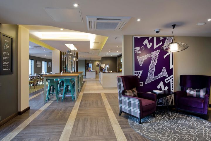 Lounge 10 of 15