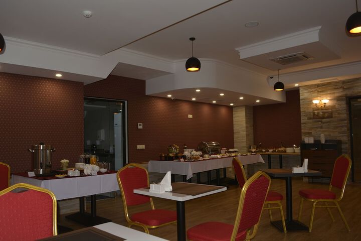Dining 72 of 101