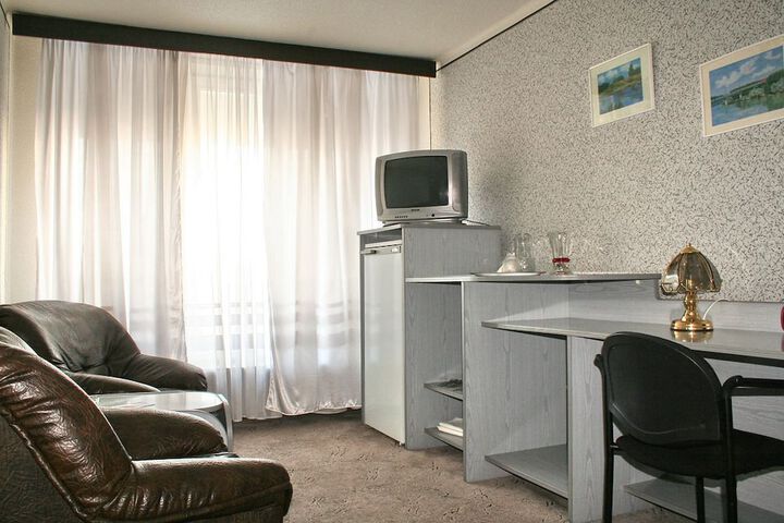 Room 11 of 18