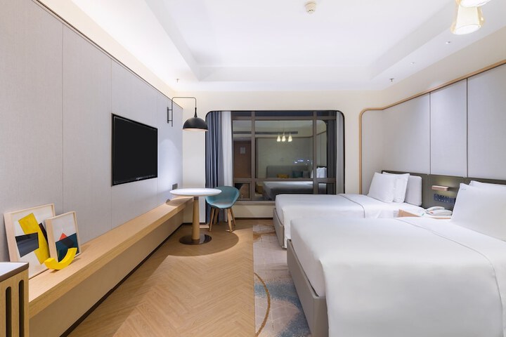Room 10 of 65