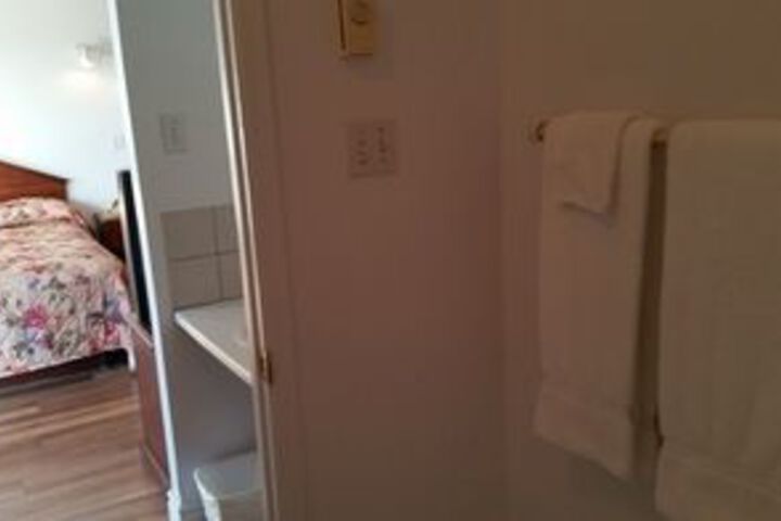 Room 2 of 8
