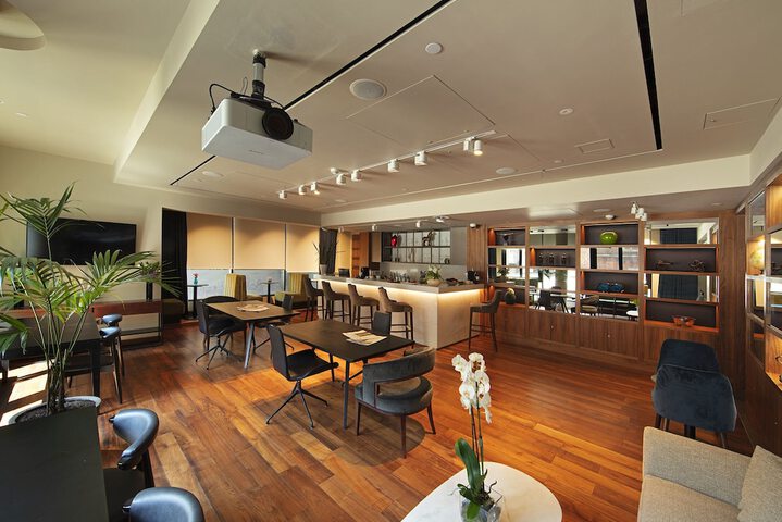 Business Center 63 of 70