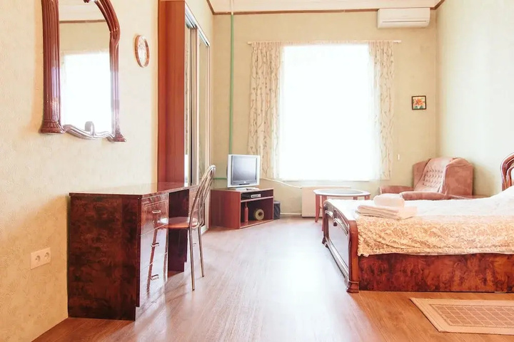 Room 9 of 12