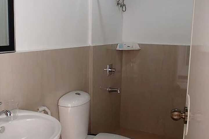 Room 27 of 32