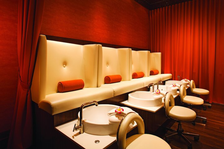Nail salon