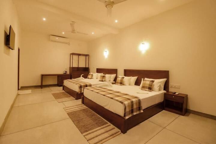 Room 2 of 90