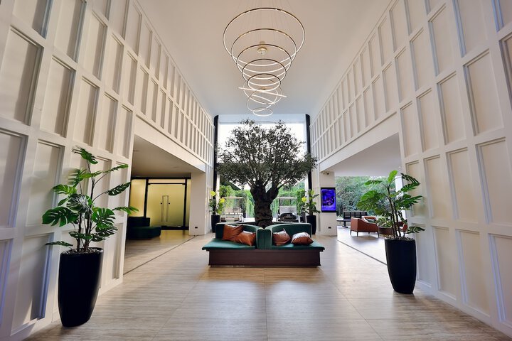 Guest Lobby