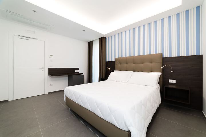 Room 8 of 43