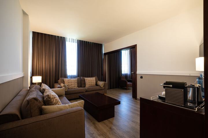 Room 10 of 63