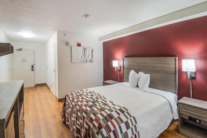 1 Queen Bed (14 of 14)