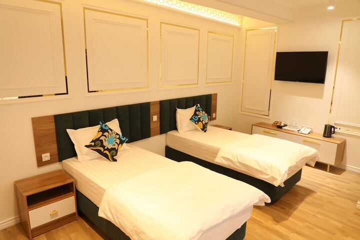 Room 35 of 63