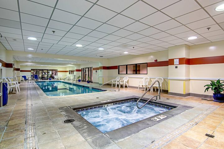Hotel Pool