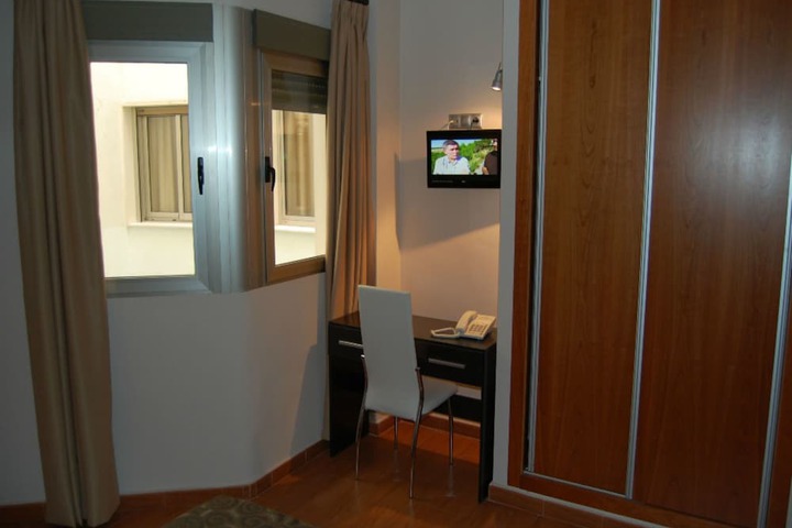 Room 13 of 39