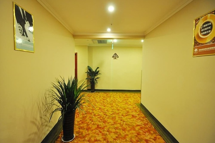 Ballroom/Hall 48 of 50