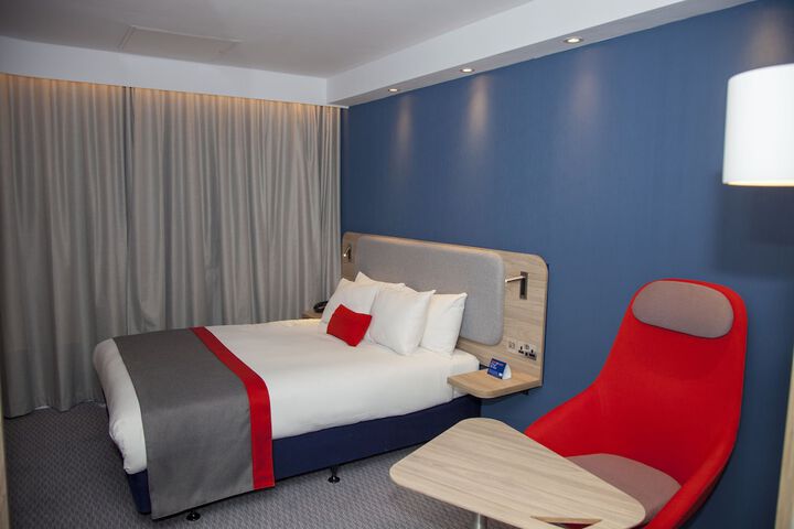 Room 4 of 33