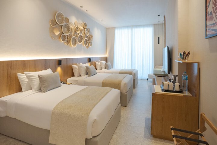 Room 44 of 241