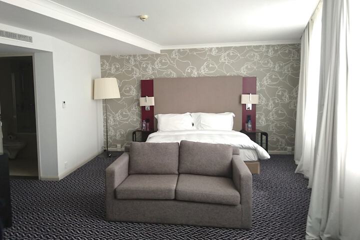 Room 30 of 118