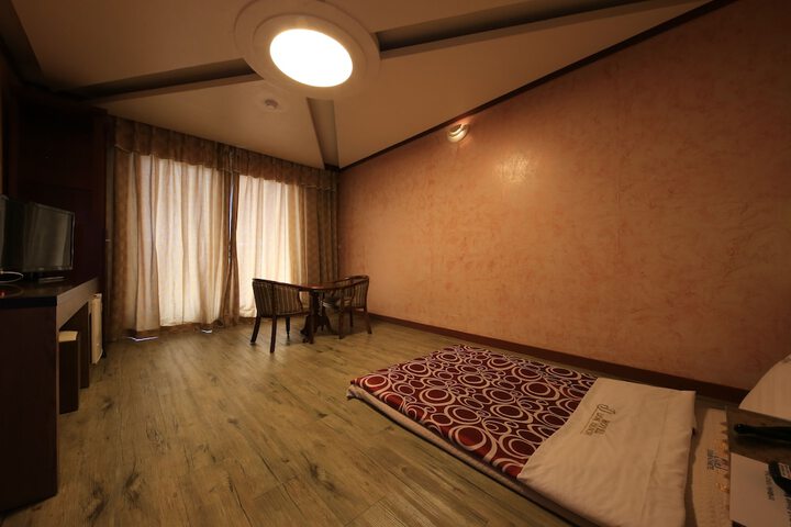 Room 11 of 22