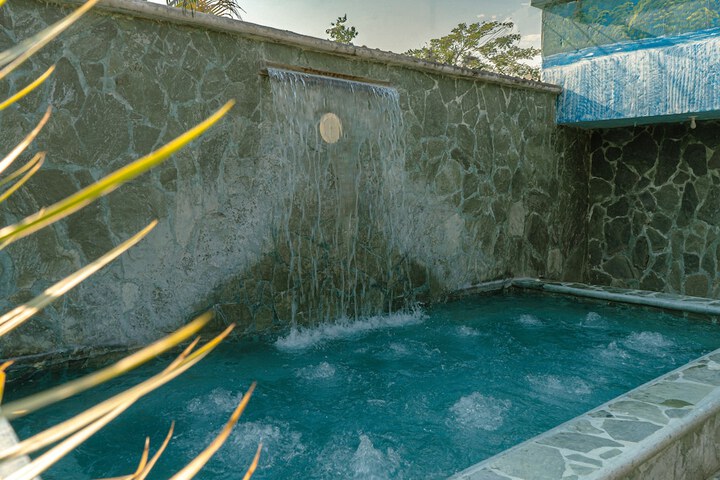 Pool 12 of 21