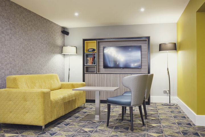 Lounge 193 of 292